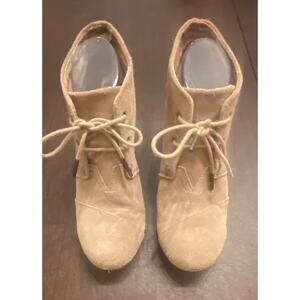 TOMS Suede Desert‎ Wedge Booties Tan Size 9 Classic Fall Boho Cottagecore Staple